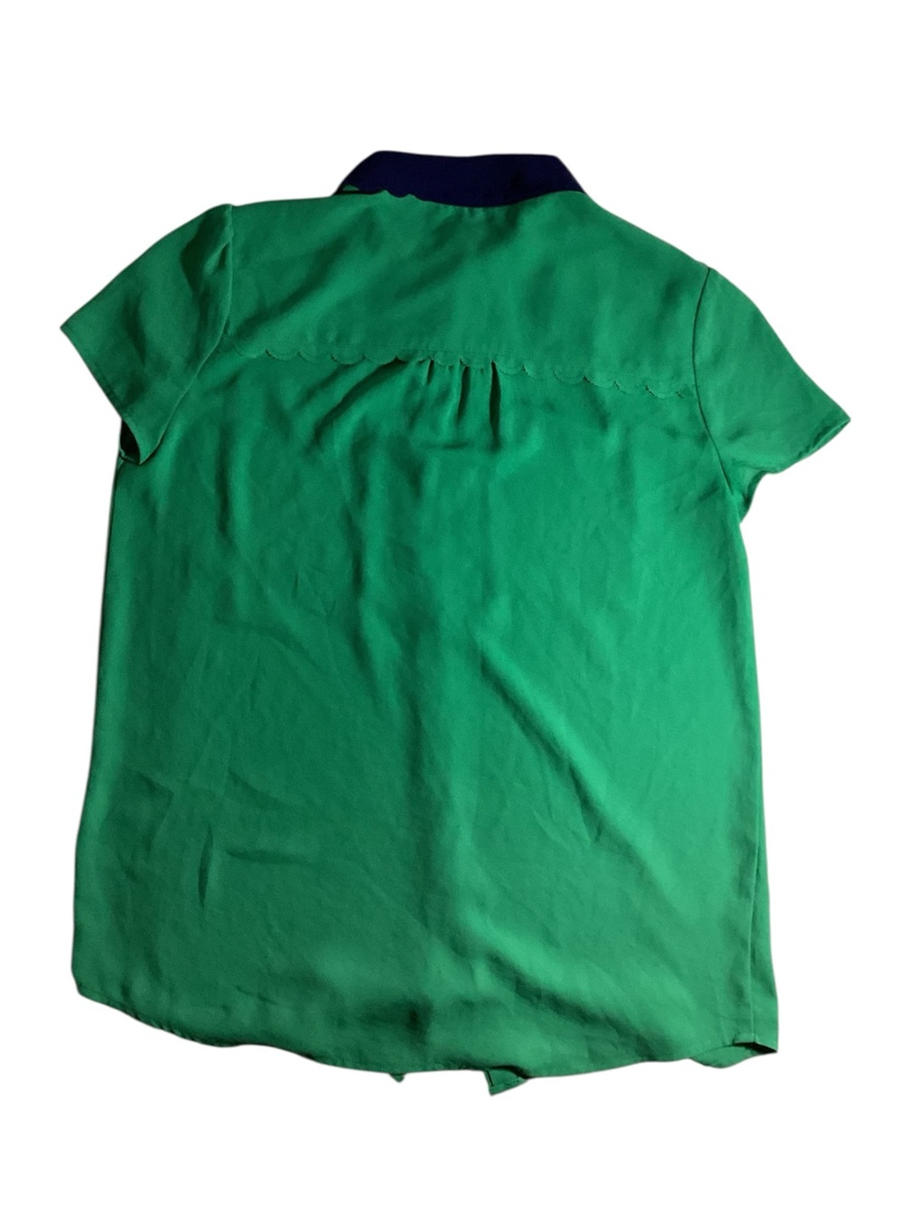 HD in Paris Green Short-Sleeve Blouse with Navy Scallop Trim - Picture 2 of 3